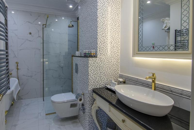 Residence City Garden - Certificate of Excellence Top 10 BEST Five-Stars City Hotels for 2024 awarded by HTIF - image 18