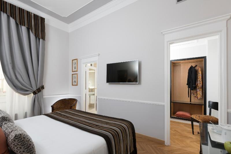 Deluxe Double or Twin Room image 4