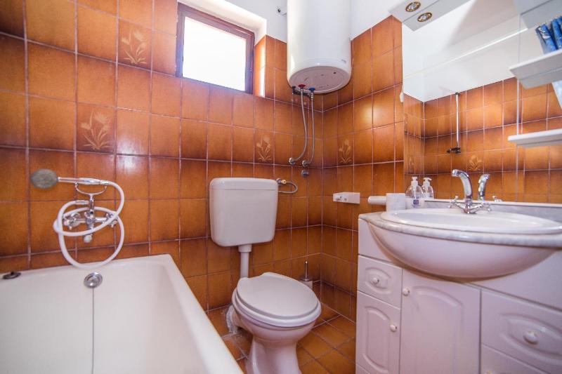 Double Room image 3