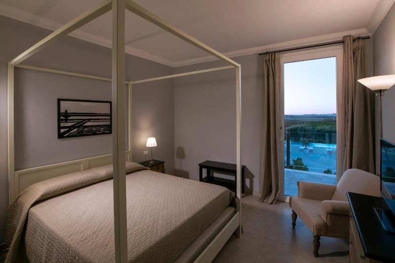 Superior One-Bedroom Apartment with Terrace image 1