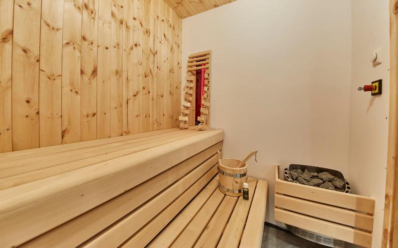 Five-Bedroom Apartment with Balcony and Sauna image 4