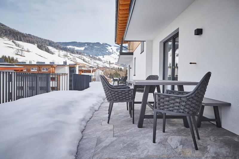 Two-Bedroom Apartment with Large Terrace and Sauna image 3
