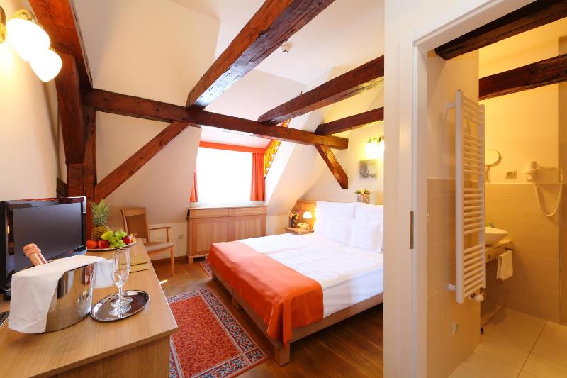 Double Room image 4