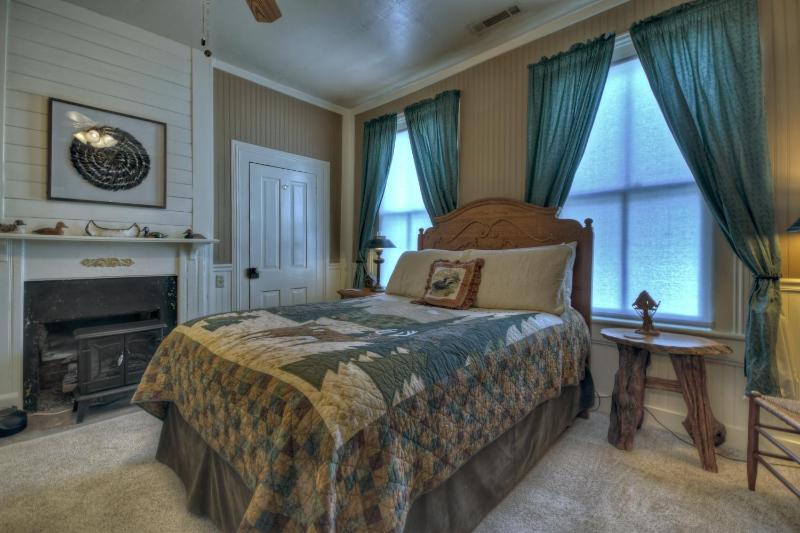 Queen Room image 1