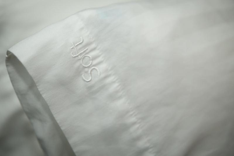 Standard King Room - Communications Accessible image 3