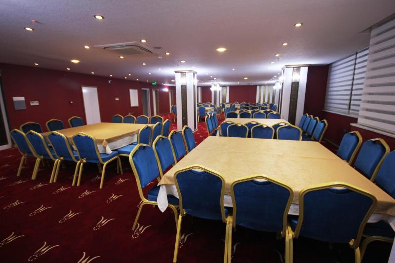 Deluxe Family Suite image 3