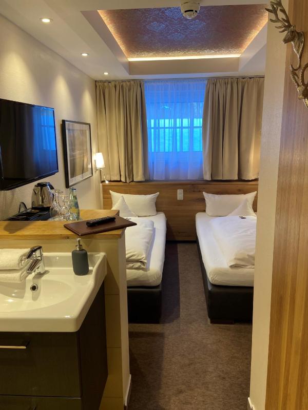 Small Double Room image 3