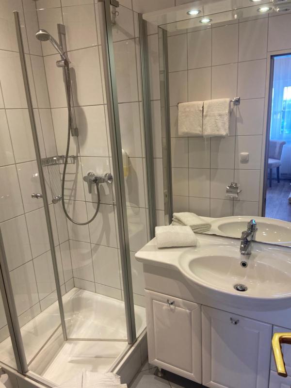 Deluxe Double Room image 2