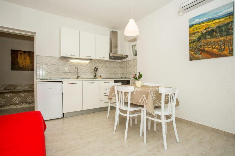 Apartment image 4