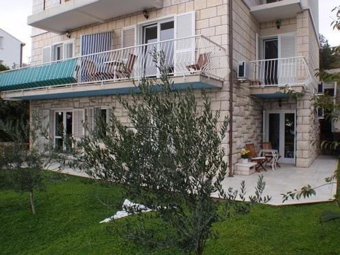 One-Bedroom Apartment with Balcony image 3