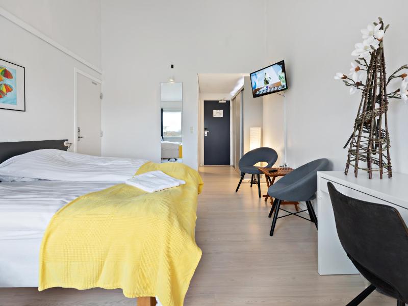Twin Room image 3