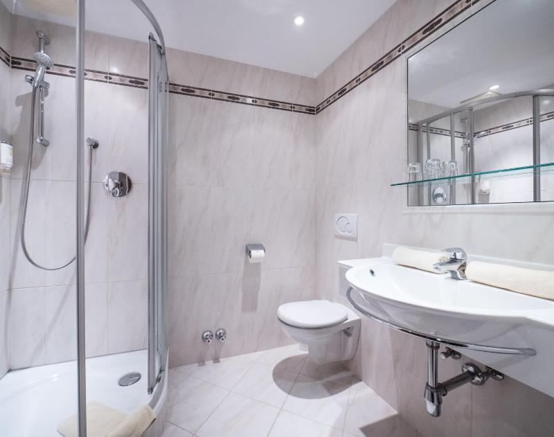 Standard Double Room image 2