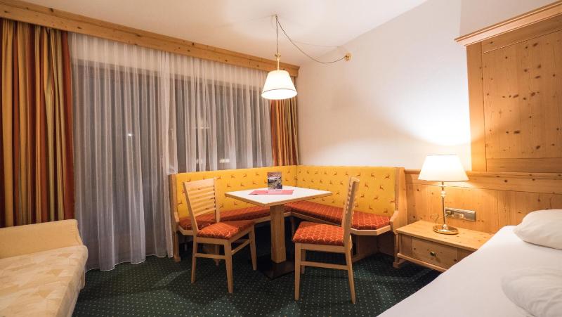Classic Double Room with Balcony image 2