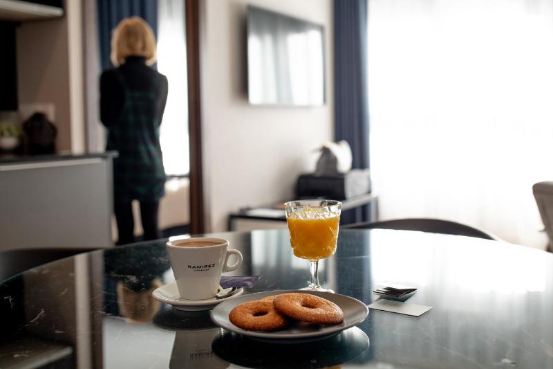 One-Bedroom Apartment image 4