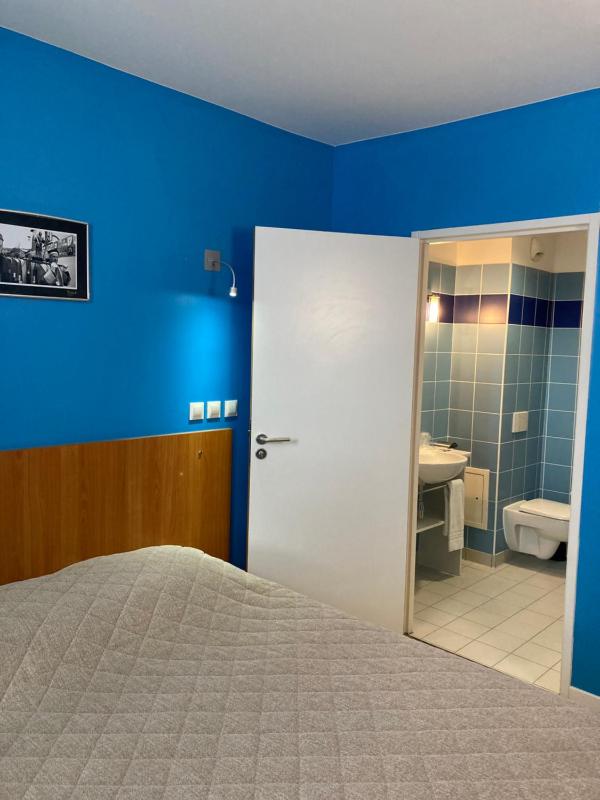 Double Room image 3