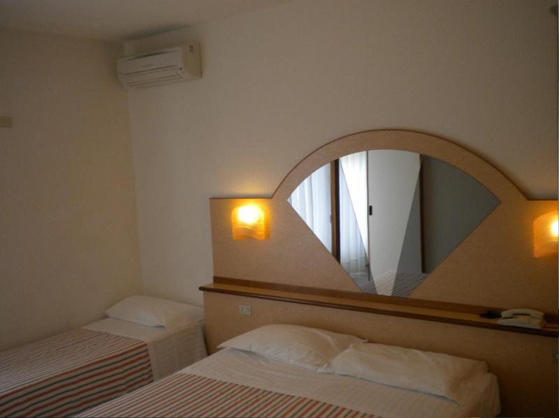 Triple Room with Balcony image 2