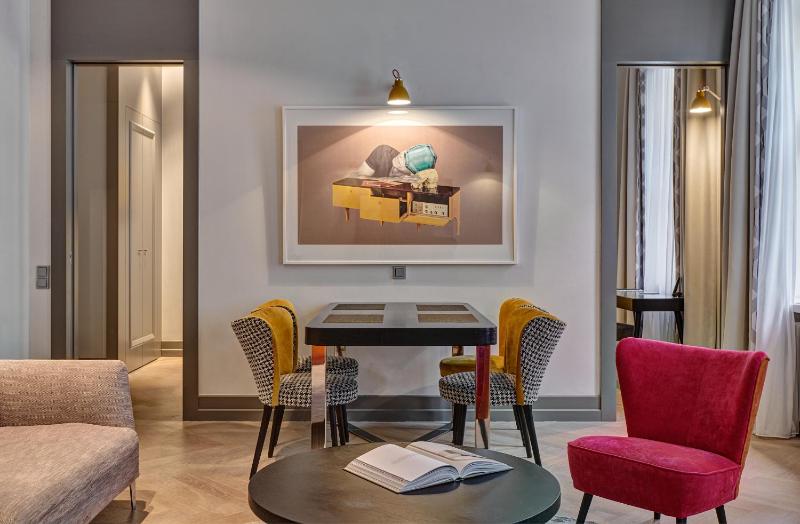 Luxury Suite image 3