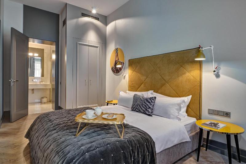 Luxury Suite image 4