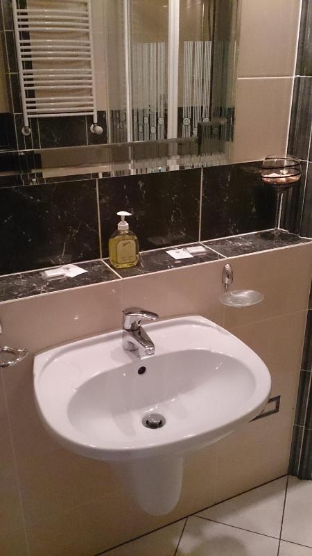 Quadruple Room image 3