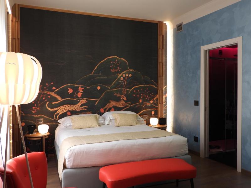 Premium Double Room image 2