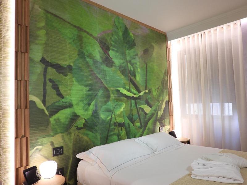 Premium Double Room image 3