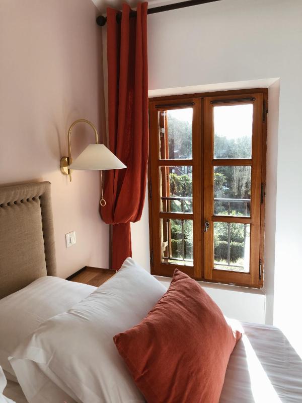 Double Room with Garden View image 1