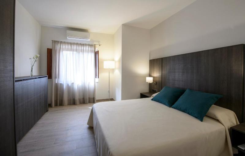 One-Bedroom Apartment with Terrace - In The Masia image 2