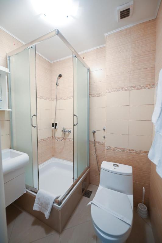 Economy Twin Room image 2