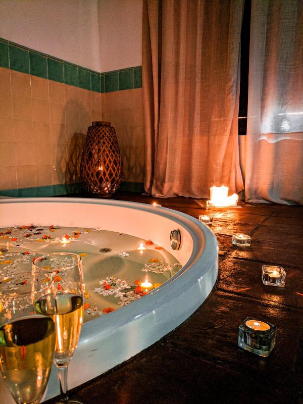 Suite with Jacuzzi image 2