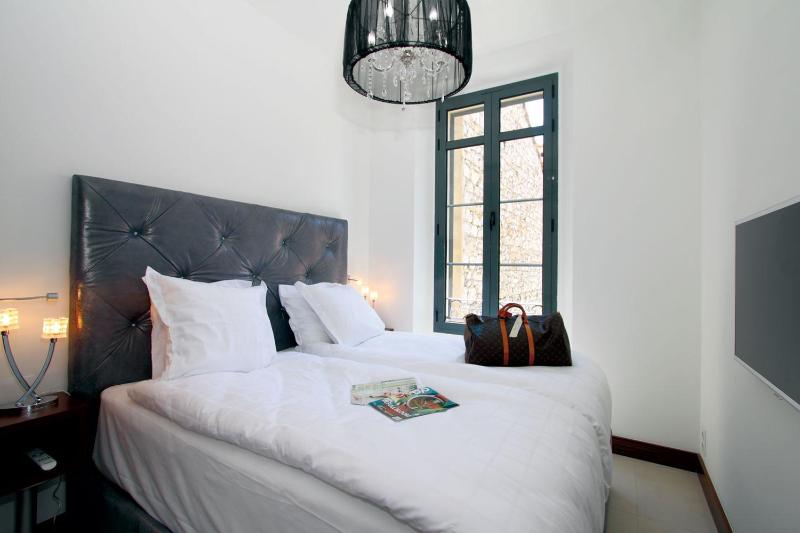 One-Bedroom Apartment image 3