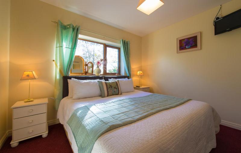 Standard Double Room image 3