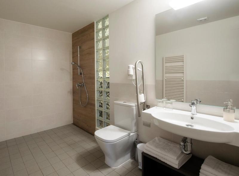 Double Room - Disability Access - In The Masia image 4