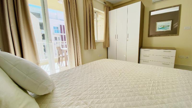 One-Bedroom Apartment image 2