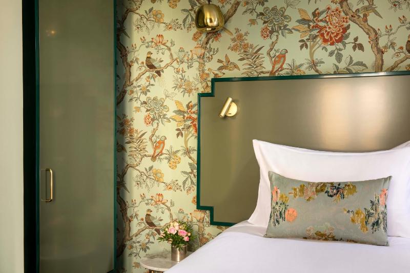 Standard Quadruple Room image 2