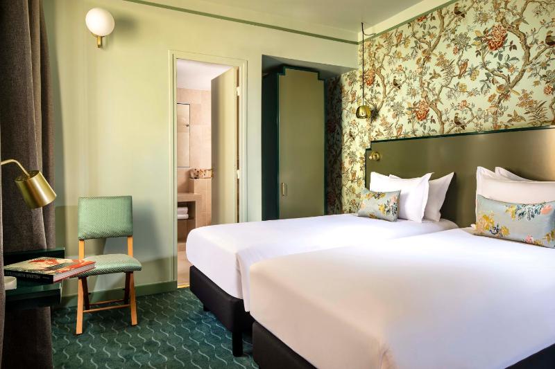 Standard Quadruple Room image 3