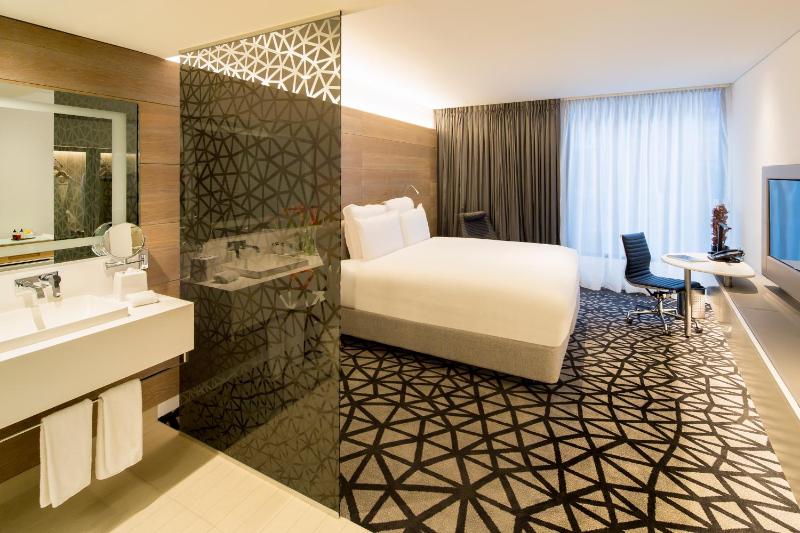 Superior King Room image 2