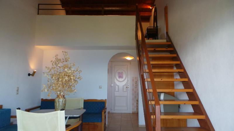 One-Bedroom Apartment - Split Level image 2