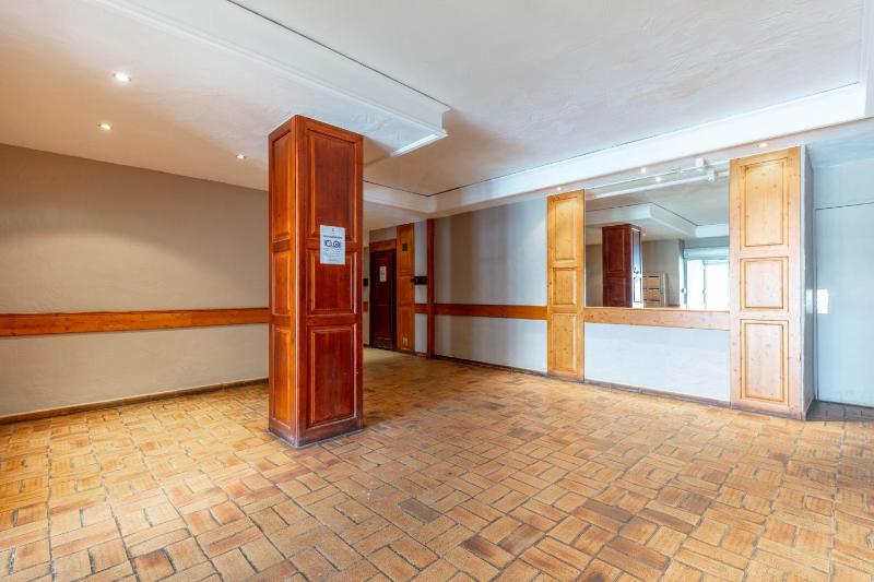 One-Bedroom Apartment image 2