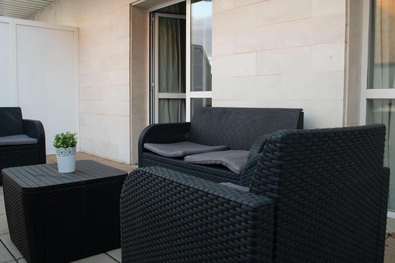 Standard Twin Room with Terrace image 3
