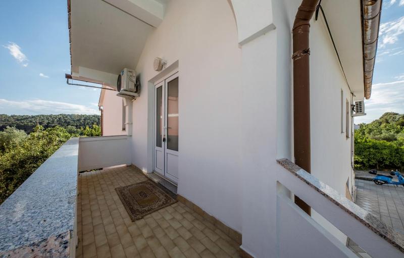 Apartment image 2