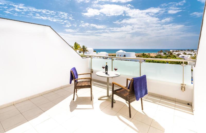 Twin Room with Sea View (2 Adults + 2 Children) image 3