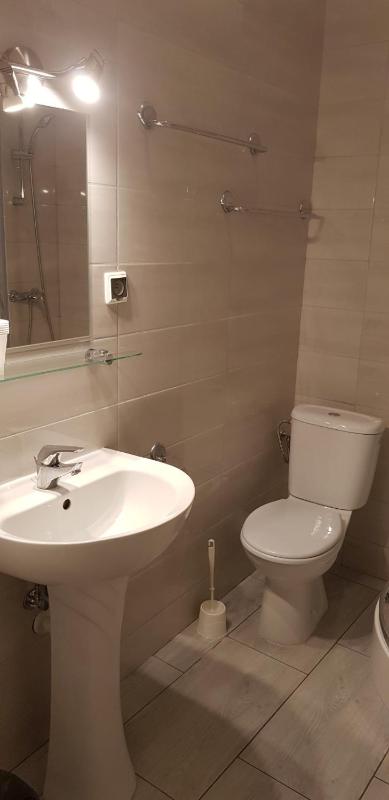 Hotelik w Centrum - image 12