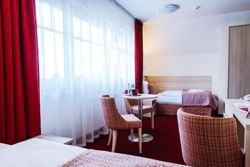 Standard Double or Twin Room with Extra Bed image 3