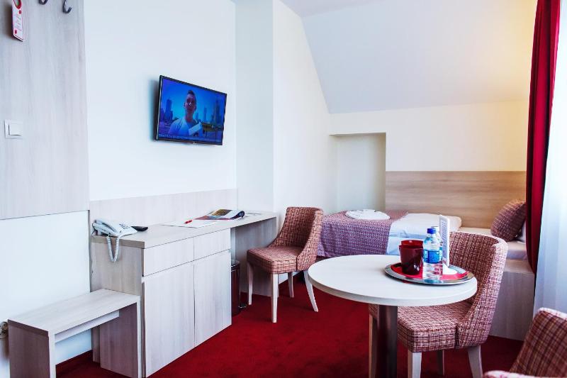 Standard Double or Twin Room with Extra Bed image 2