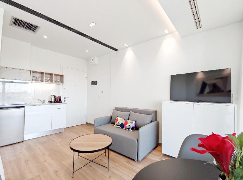 Studio with Balcony image 3