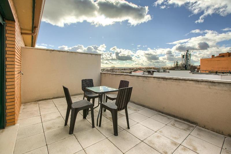 One-Bedroom Apartment with Terrace image 3