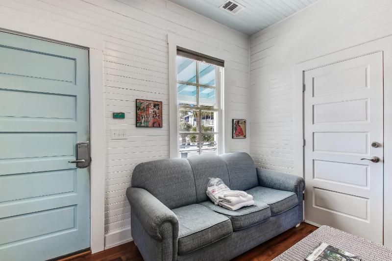 One-Bedroom Apartment image 3