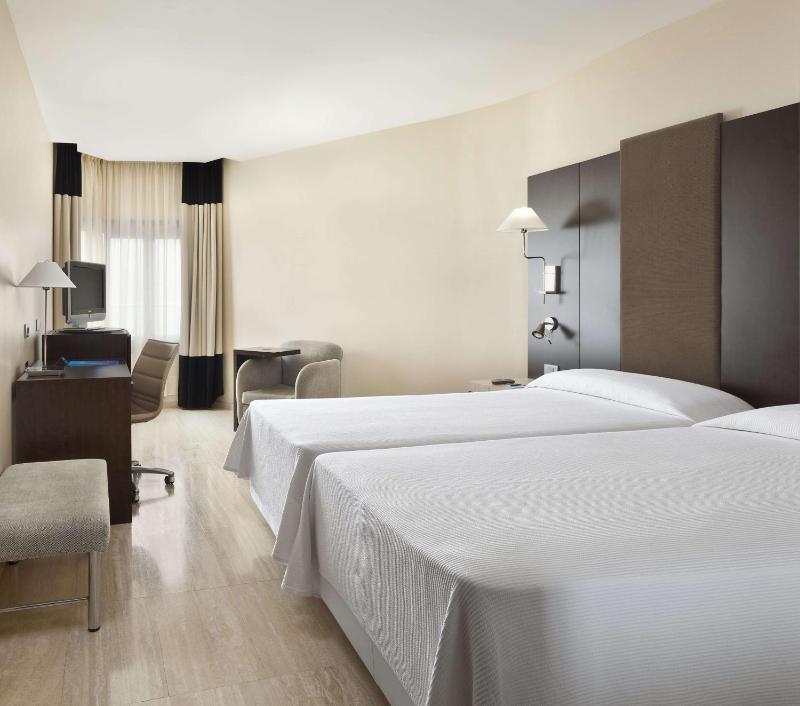 Superior Twin Room with View image 1