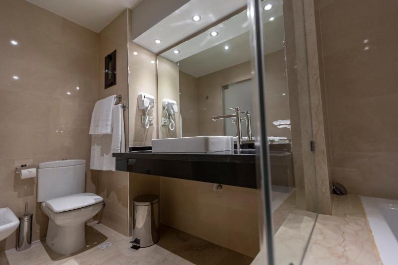 Double Room image 1