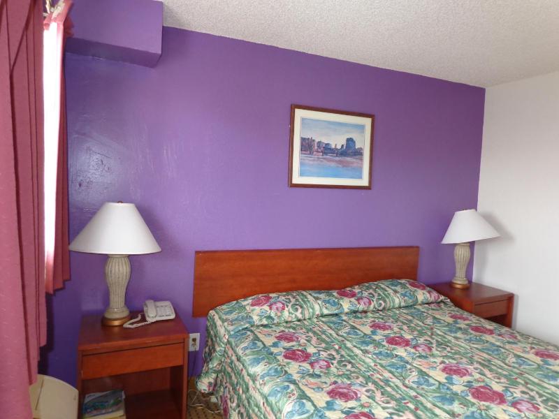 King Room - Non-Smoking image 3